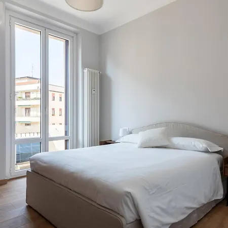 Luminoso Bilocale A Studi Appartement Milan