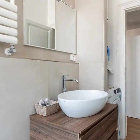 Luminoso Bilocale A Studi Appartement